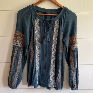 American Eagle small embroidery peasant top
